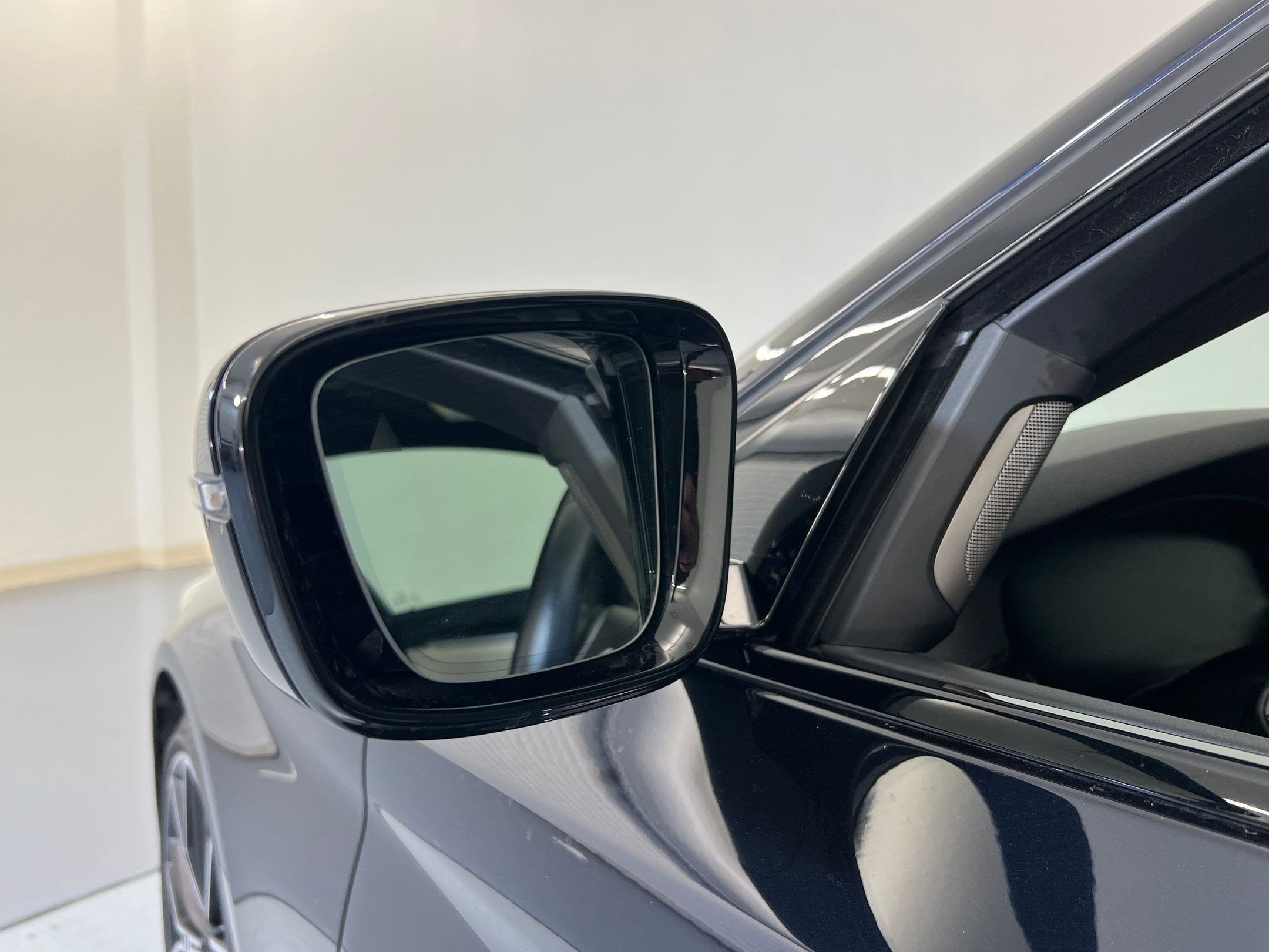 Used 2023 BMW 540i w/ M Sport Package image 23