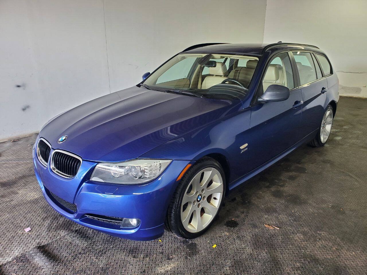 Used 2011 BMW 328i xDrive Wagon AWD/4WD image 1