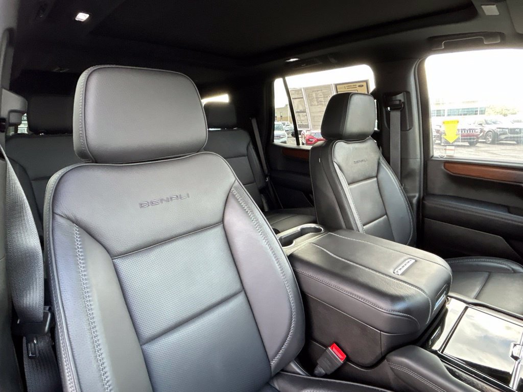 Used 2026 GMC Yukon Denali w/ Sun & Power Step Package AWD/4WD image 47