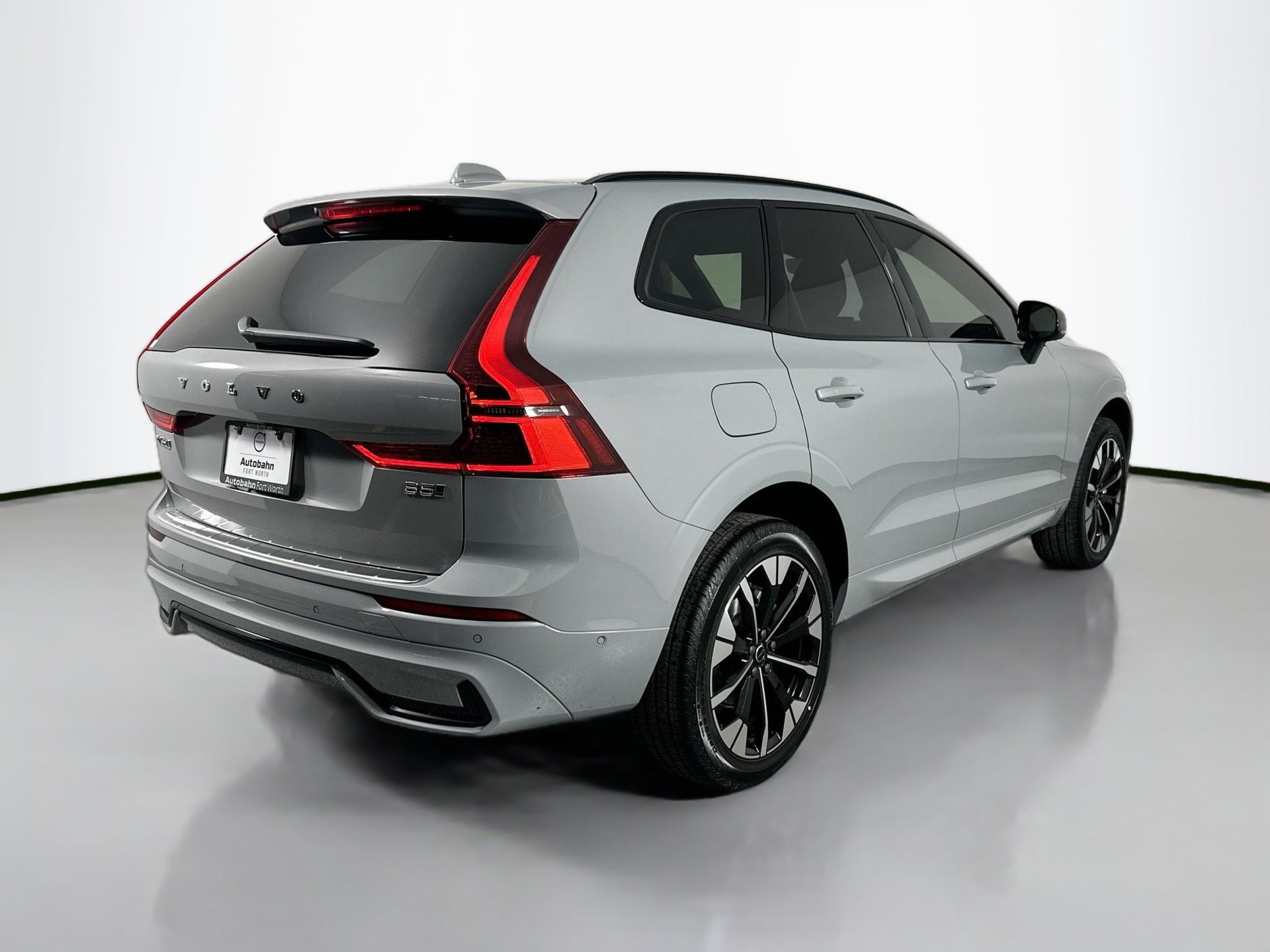 New 2026 Volvo XC60 B5 Plus w/ Protection Package Premier AWD/4WD image 6