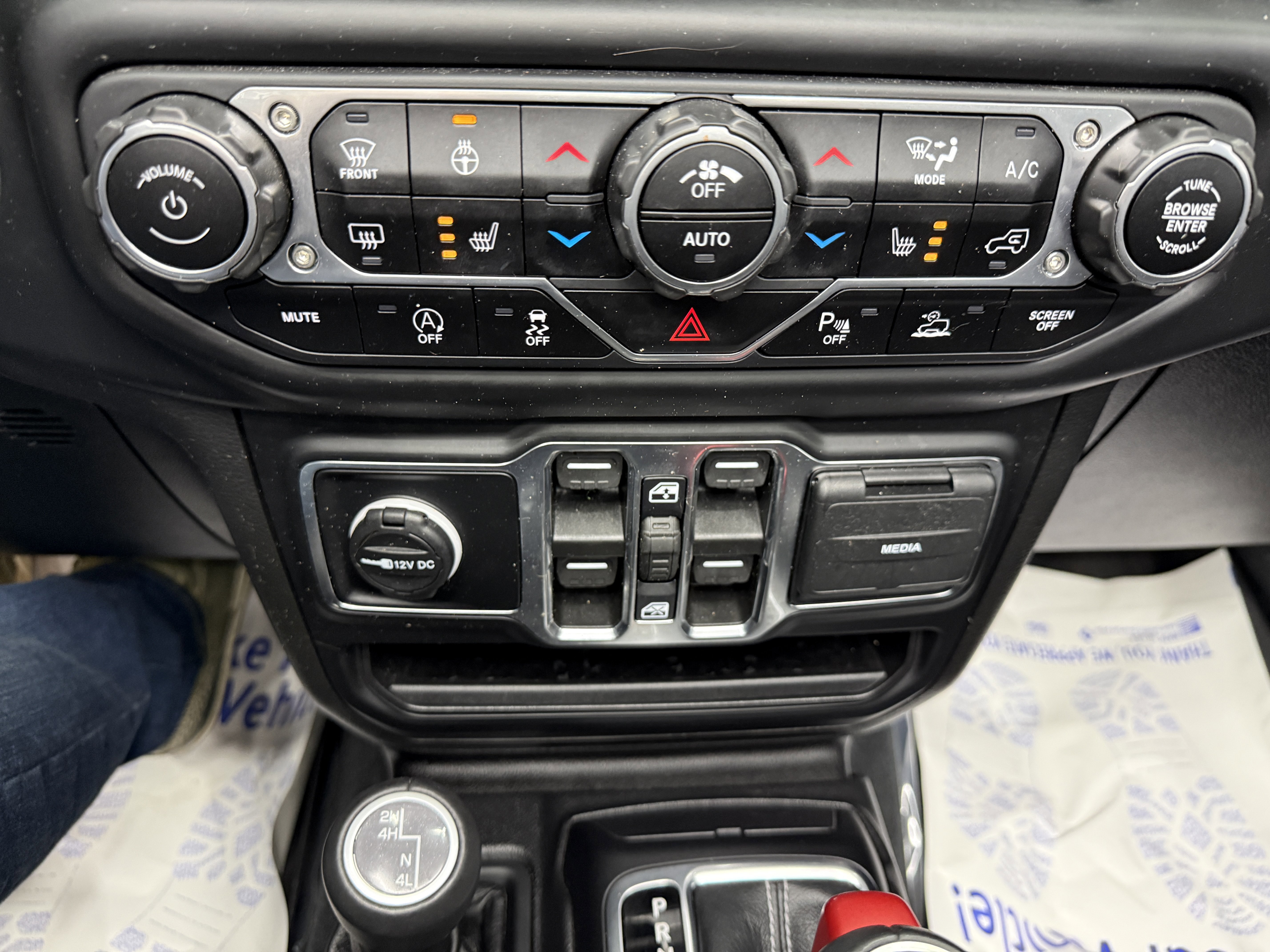 Used 2022 Jeep Wrangler Unlimited Sahara w/ Advanced Safety Group image 21