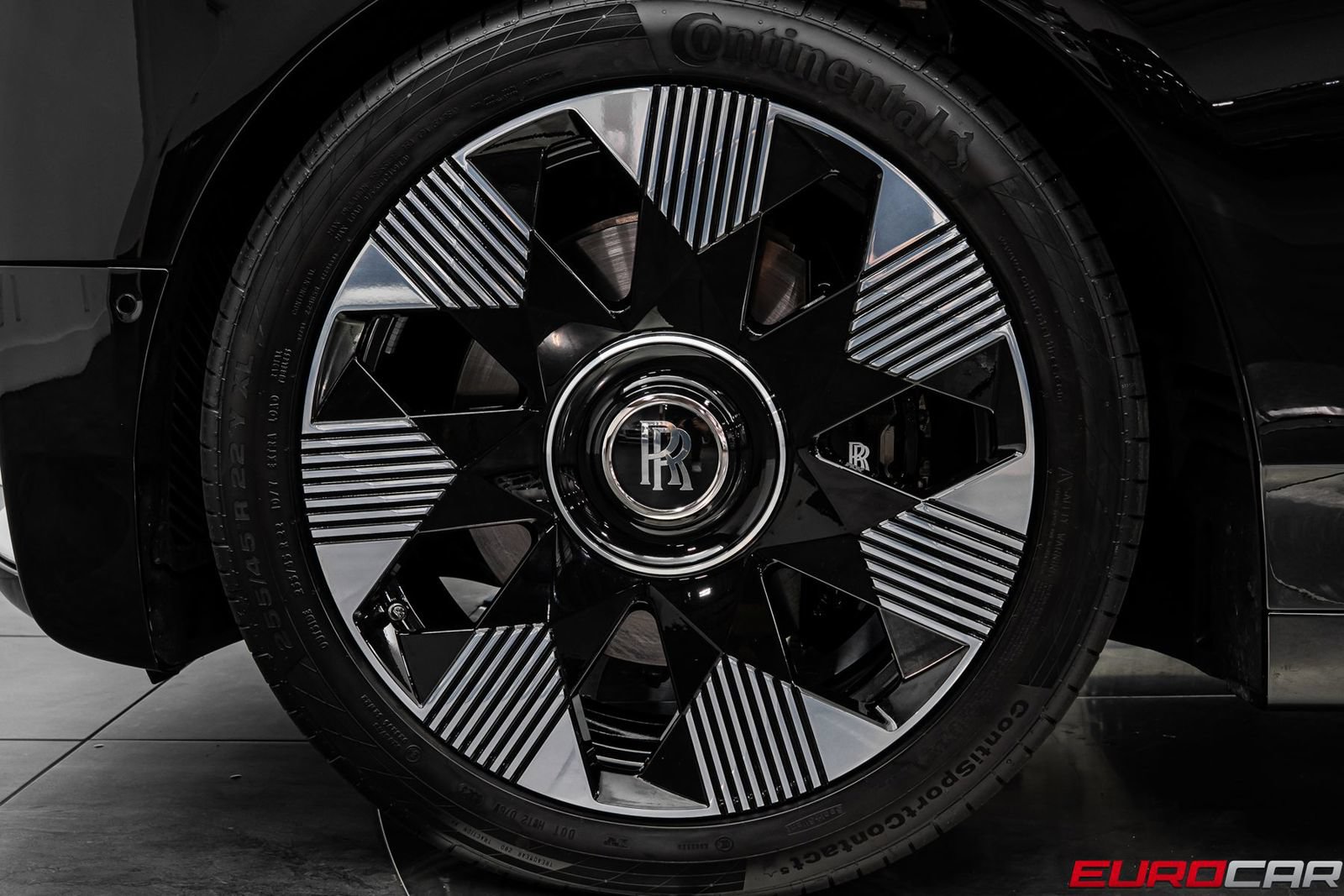 Used 2024 Rolls-Royce Phantom Sedan w/ The Phantom Package RWD image 22