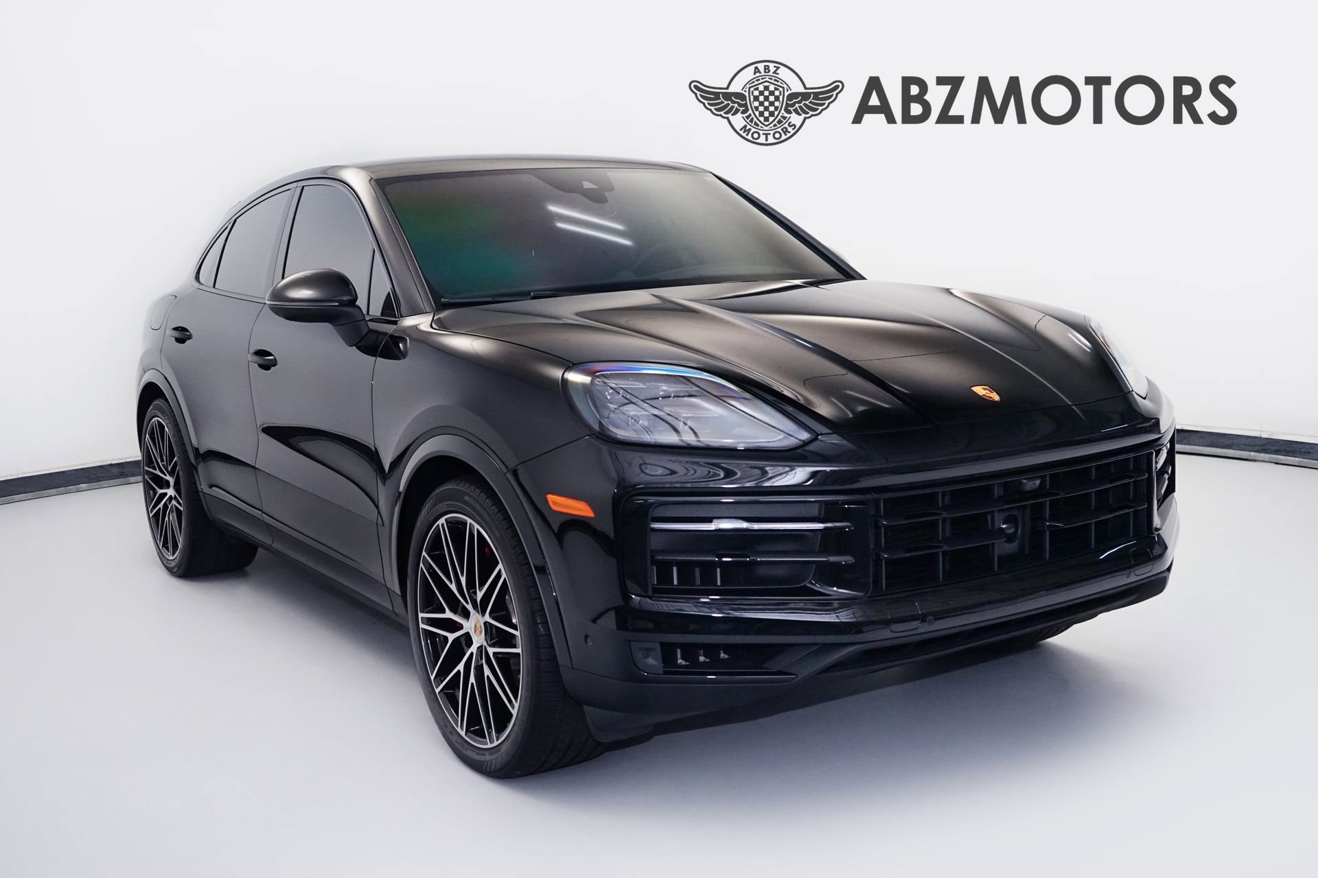 Used 2024 Porsche Cayenne S image 1
