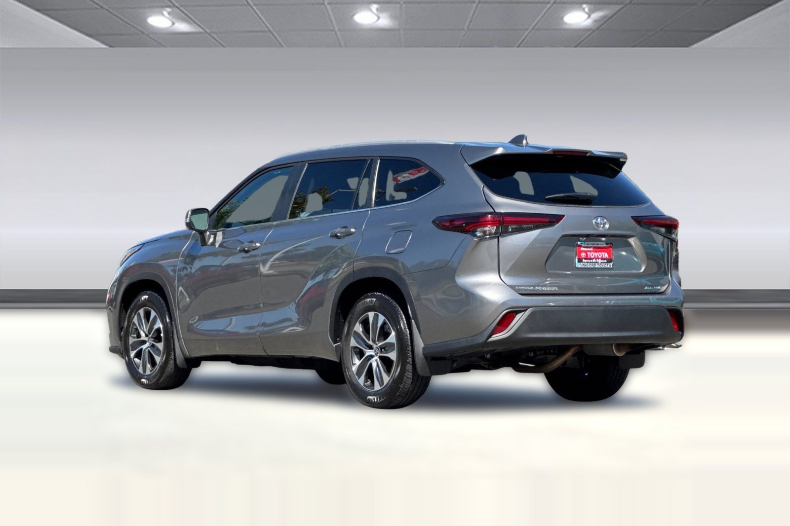 Used 2026 Toyota Highlander XLE AWD/4WD image 3