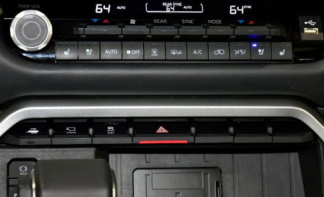 Used 2024 Toyota Sequoia Platinum image 19