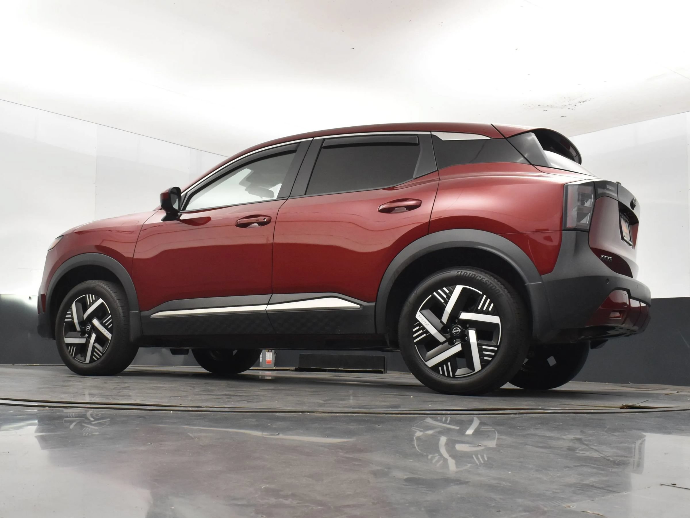 Used 2025 Nissan Kicks SV FWD image 9