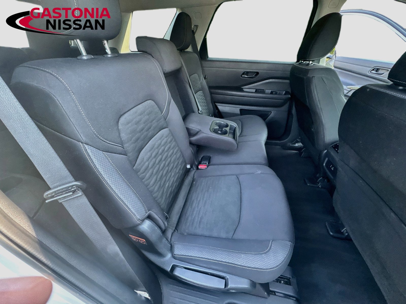 Used 2025 Nissan Pathfinder SV FWD image 35