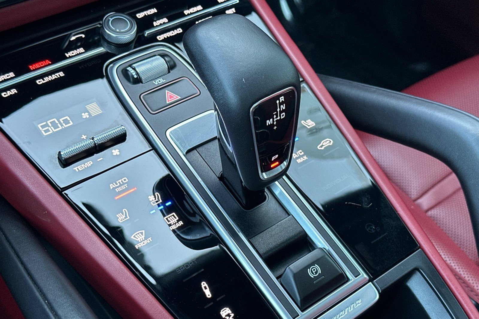 Certified 2023 Porsche Cayenne Platinum Edition AWD/4WD image 22