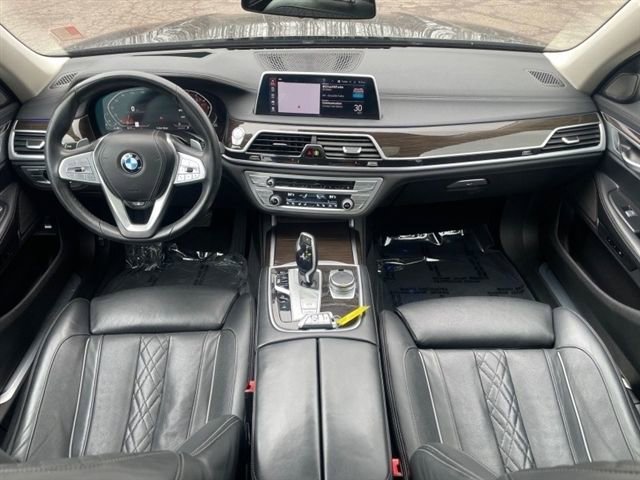 Used 2022 BMW 740i xDrive w/ Premium Package image 13