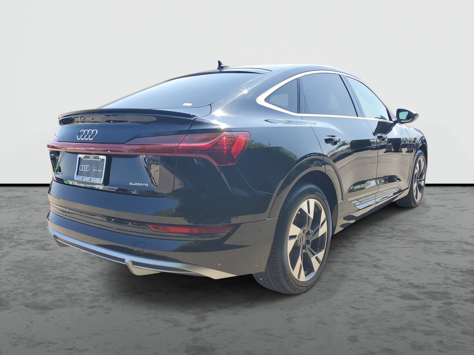 Used 2022 Audi e-tron Prestige w/ Prestige Package AWD/4WD image 4
