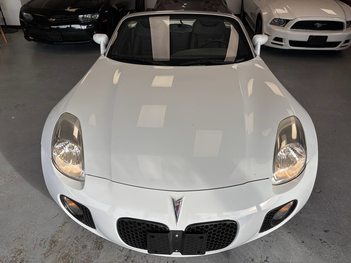 Used 2009 Pontiac Solstice GXP w/ Premium Package image 18