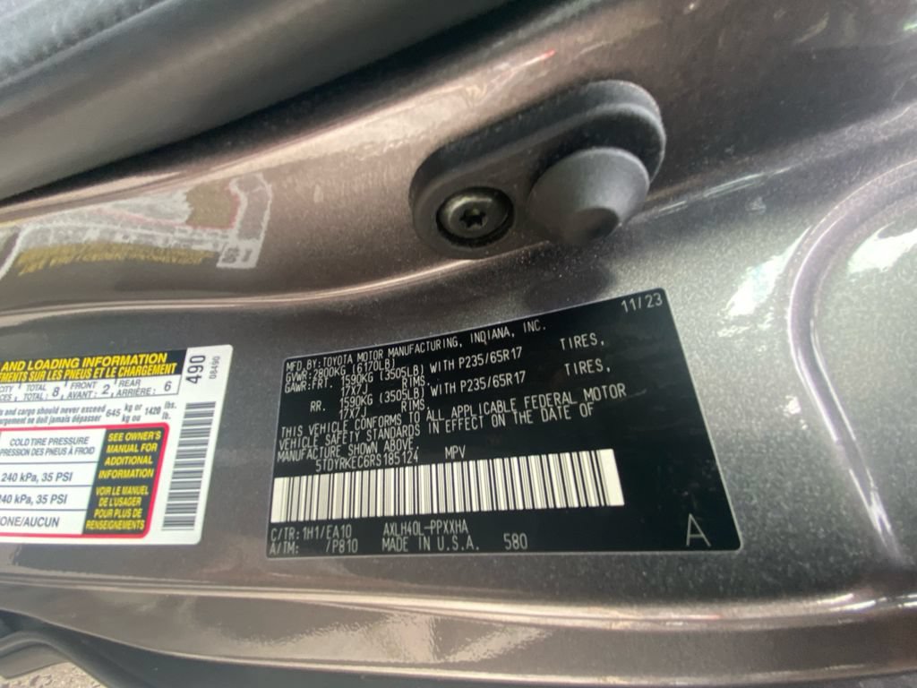 Used 2024 Toyota Sienna XLE FWD image 27