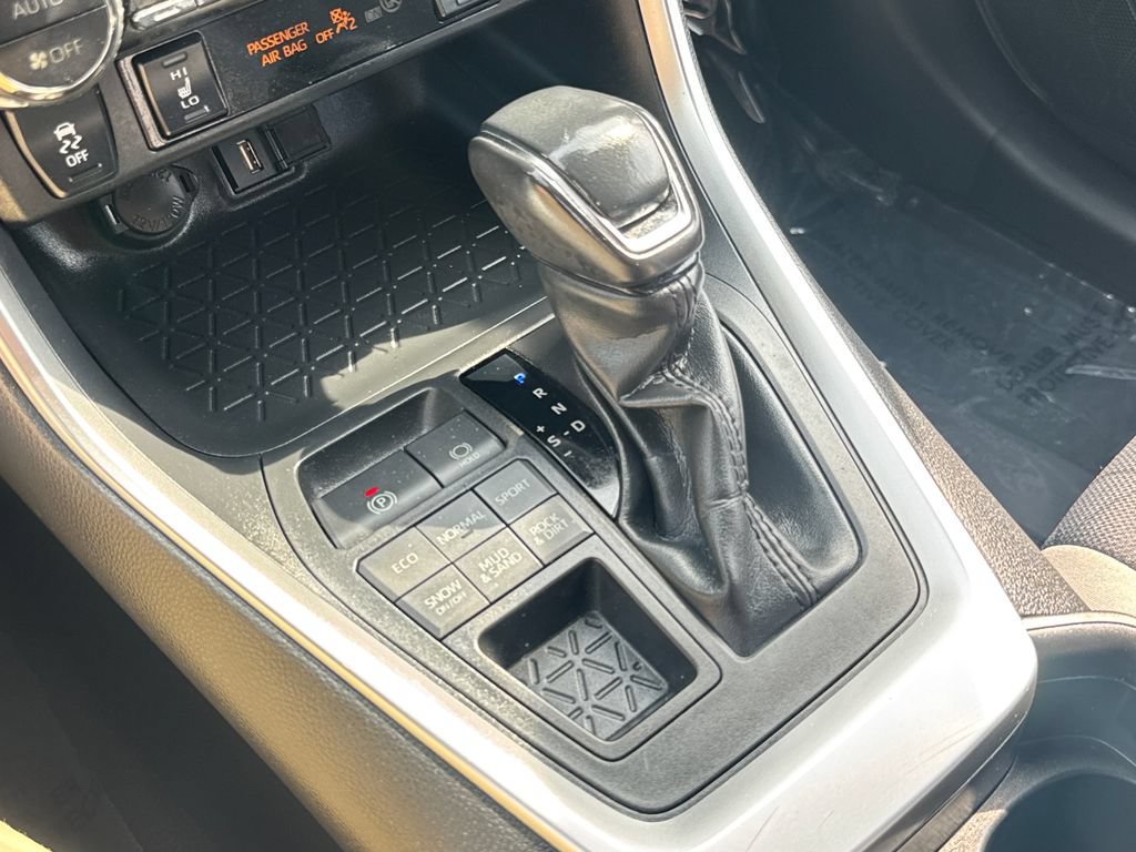 Used 2020 Toyota RAV4 XLE w/ Convenience Package AWD/4WD image 28