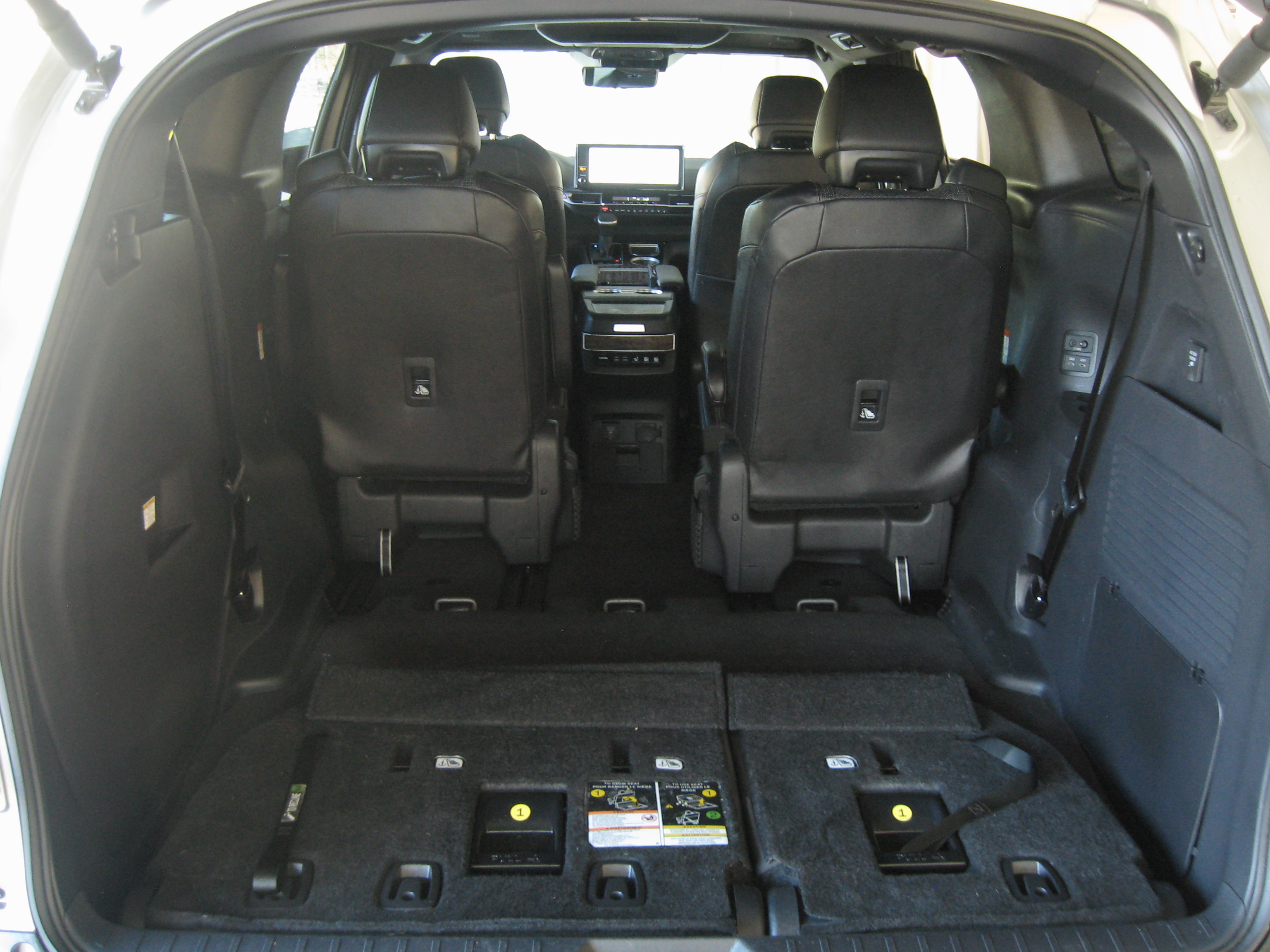 Used 2025 Toyota Sienna Platinum image 26