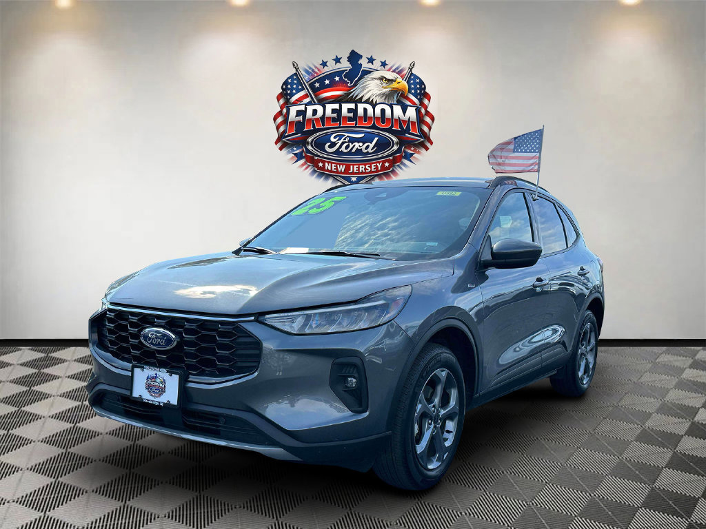 Used 2025 Ford Escape ST-Line Select AWD/4WD image 2