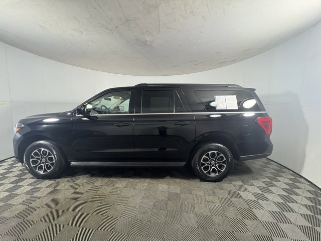 Used 2024 Ford Expedition Max XLT image 2