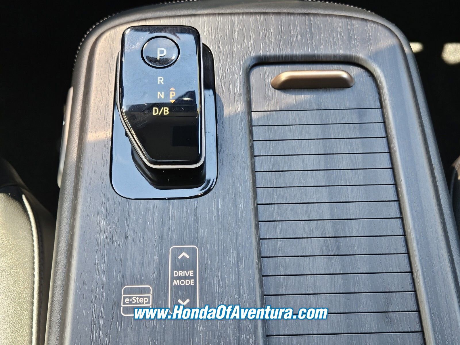 Used 2024 Nissan Ariya FWD image 16