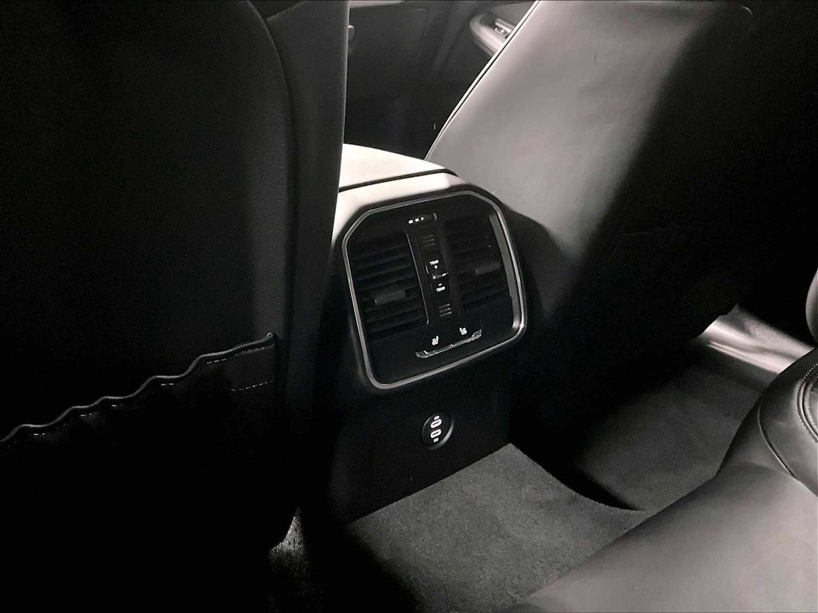 Used 2025 Porsche Macan w/ Premium Package Plus image 26