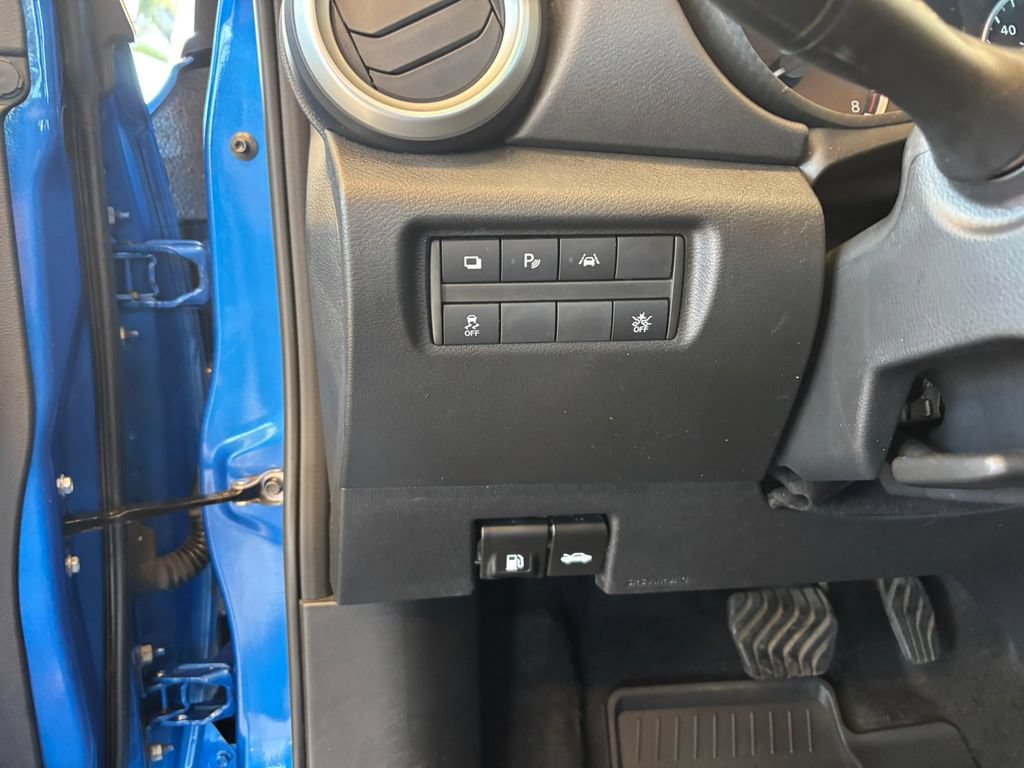 Used 2022 Nissan Versa S FWD image 16