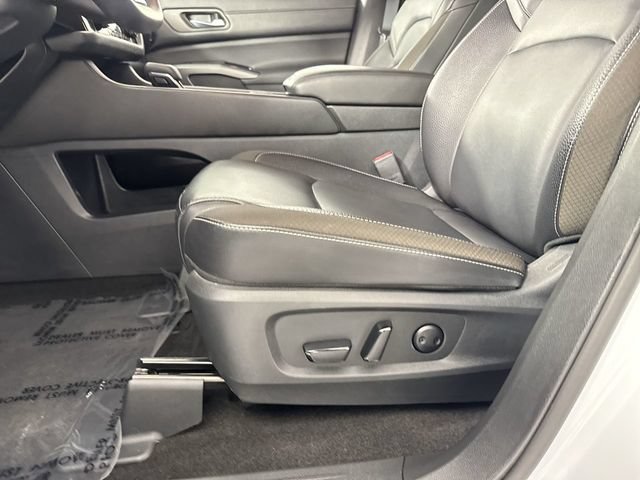Used 2025 Nissan Pathfinder SL AWD/4WD image 21