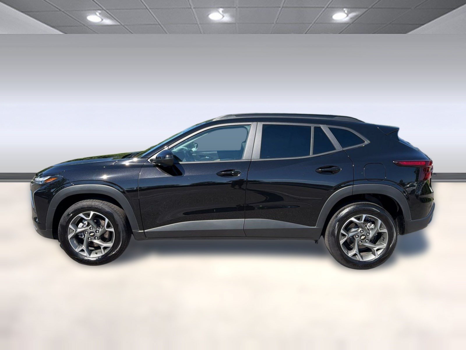 Used 2025 Chevrolet Trax LT w/ LT Convenience Package FWD image 2