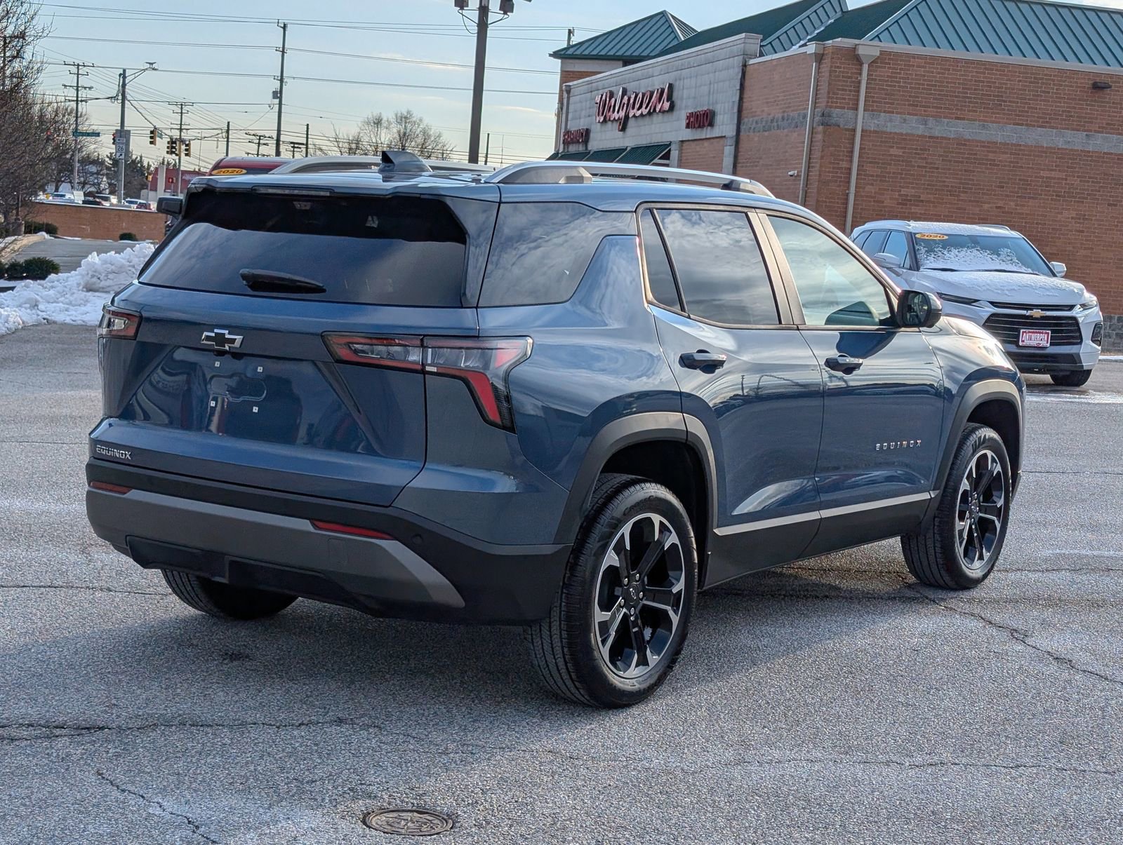 New 2026 Chevrolet Equinox LT w/ Safety and Technology Package image 2