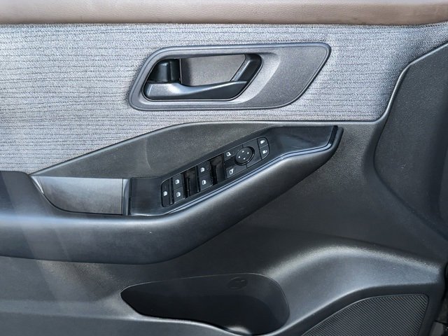 Used 2023 Nissan Rogue S image 21