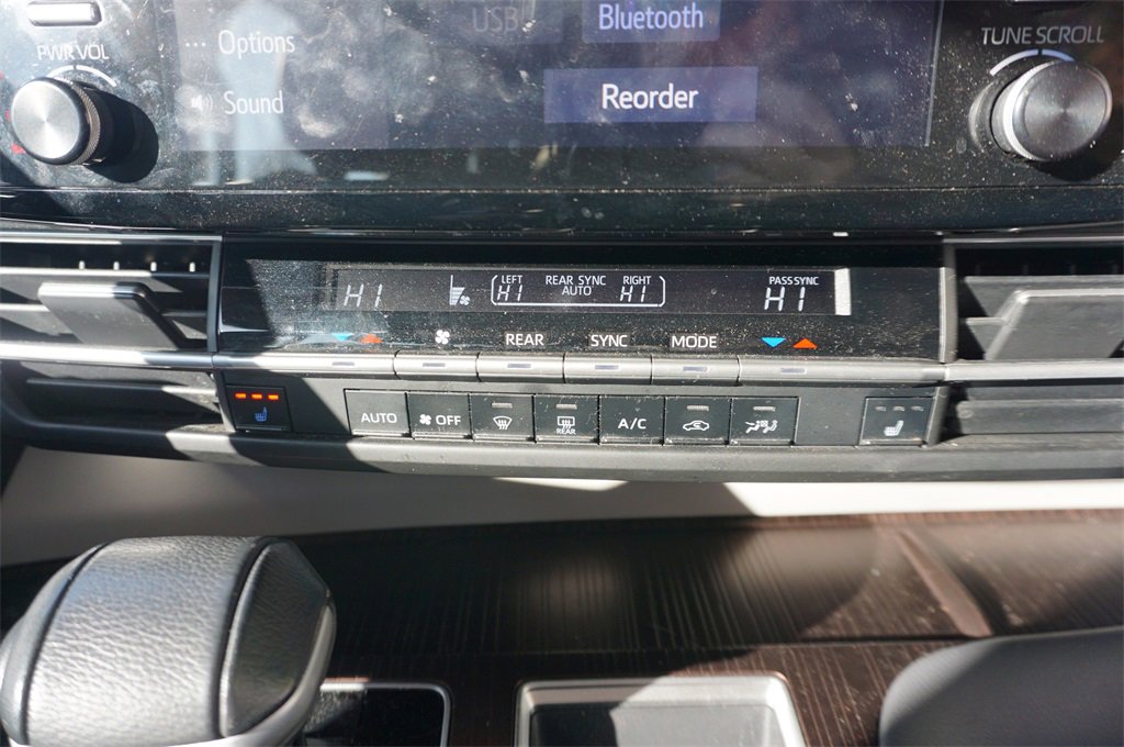 Used 2021 Toyota Sienna XLE image 13