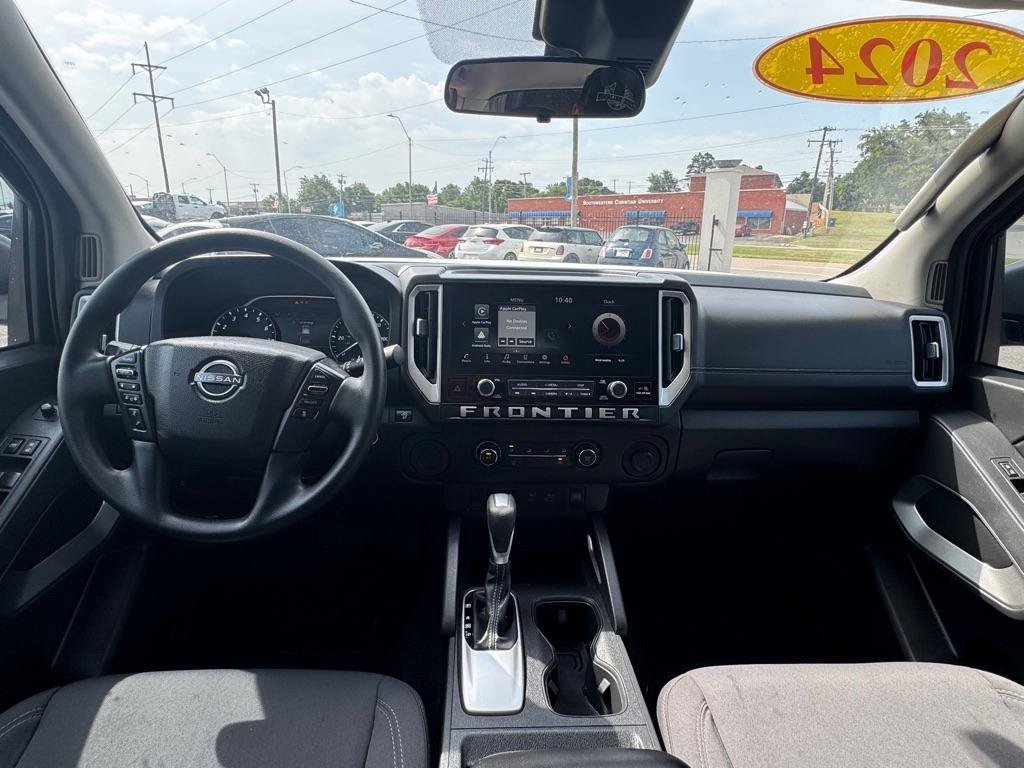 Used 2025 Nissan Frontier SV w/ Tow Package RWD image 15