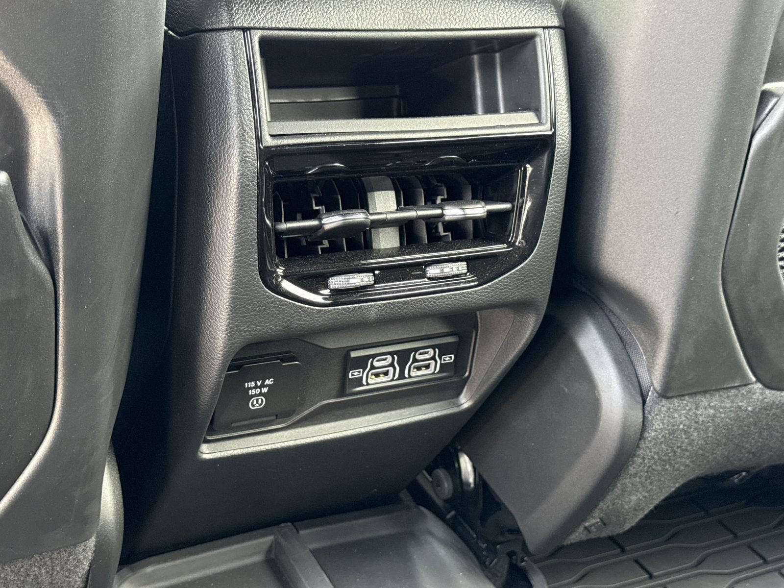 Used 2024 Jeep Grand Cherokee Laredo X w/ Luxury Tech Group I AWD/4WD image 11