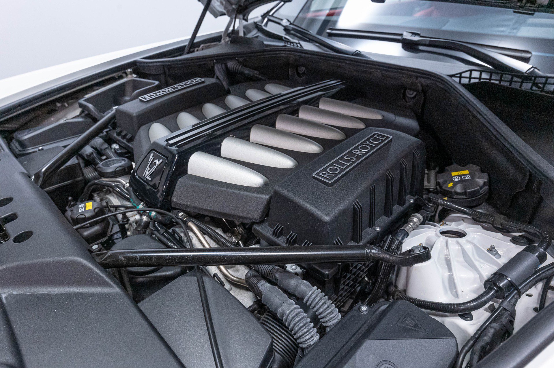 Used 2017 Rolls-Royce Dawn RWD image 56