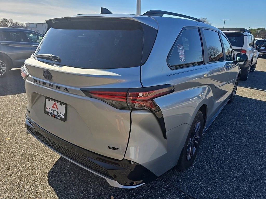 Used 2025 Toyota Sienna XSE image 5