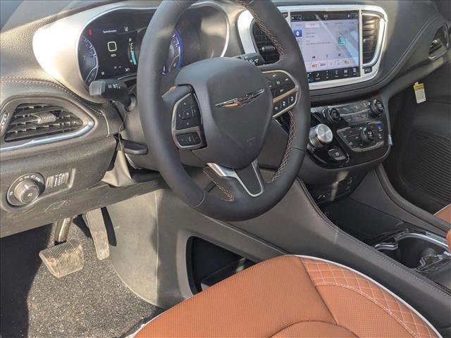 New 2026 Chrysler Pacifica Pinnacle image 3