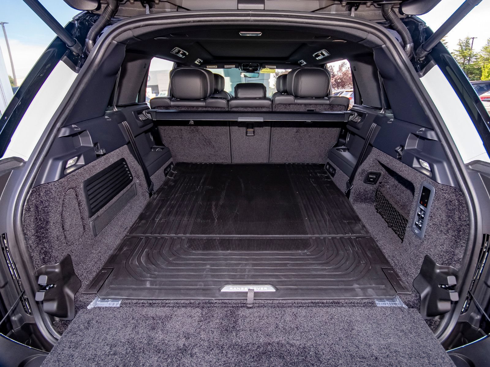 New 2026 Land Rover Range Rover Long Wheelbase Autobiography AWD/4WD image 52