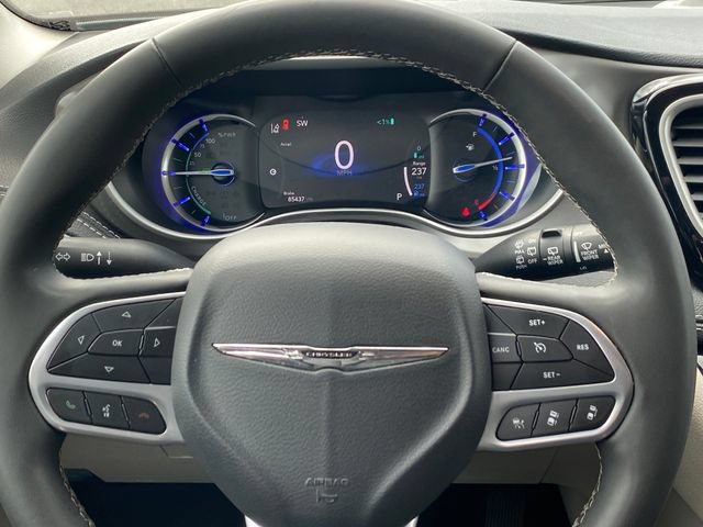 Used 2024 Chrysler Pacifica Limited FWD image 8
