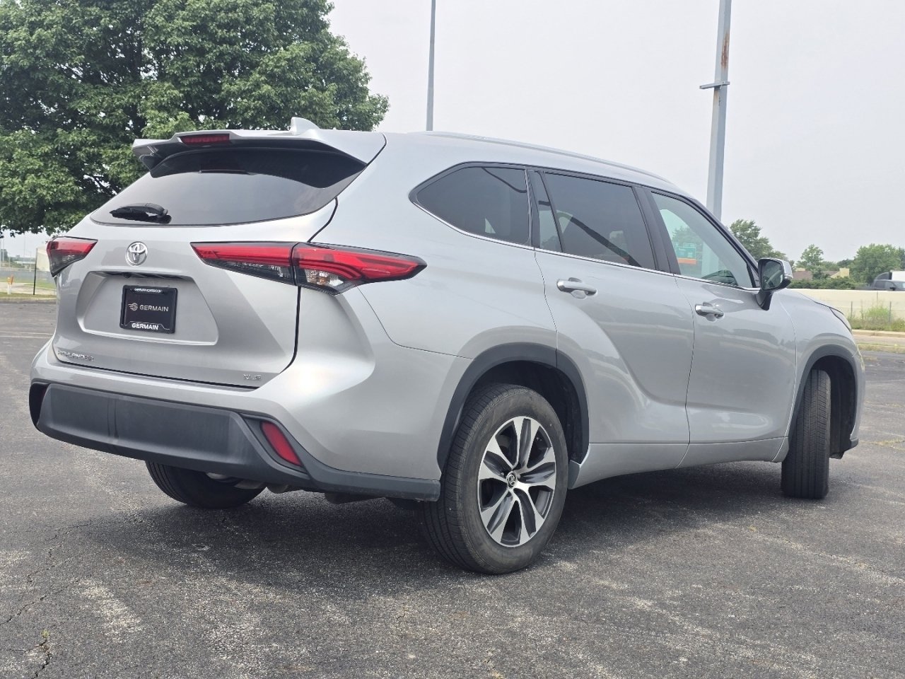 Used 2022 Toyota Highlander XLE FWD image 17