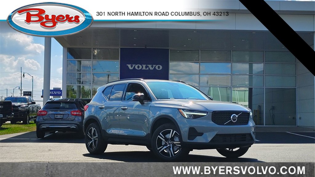 New 2026 Volvo XC40 B5 Core w/ Climate Package