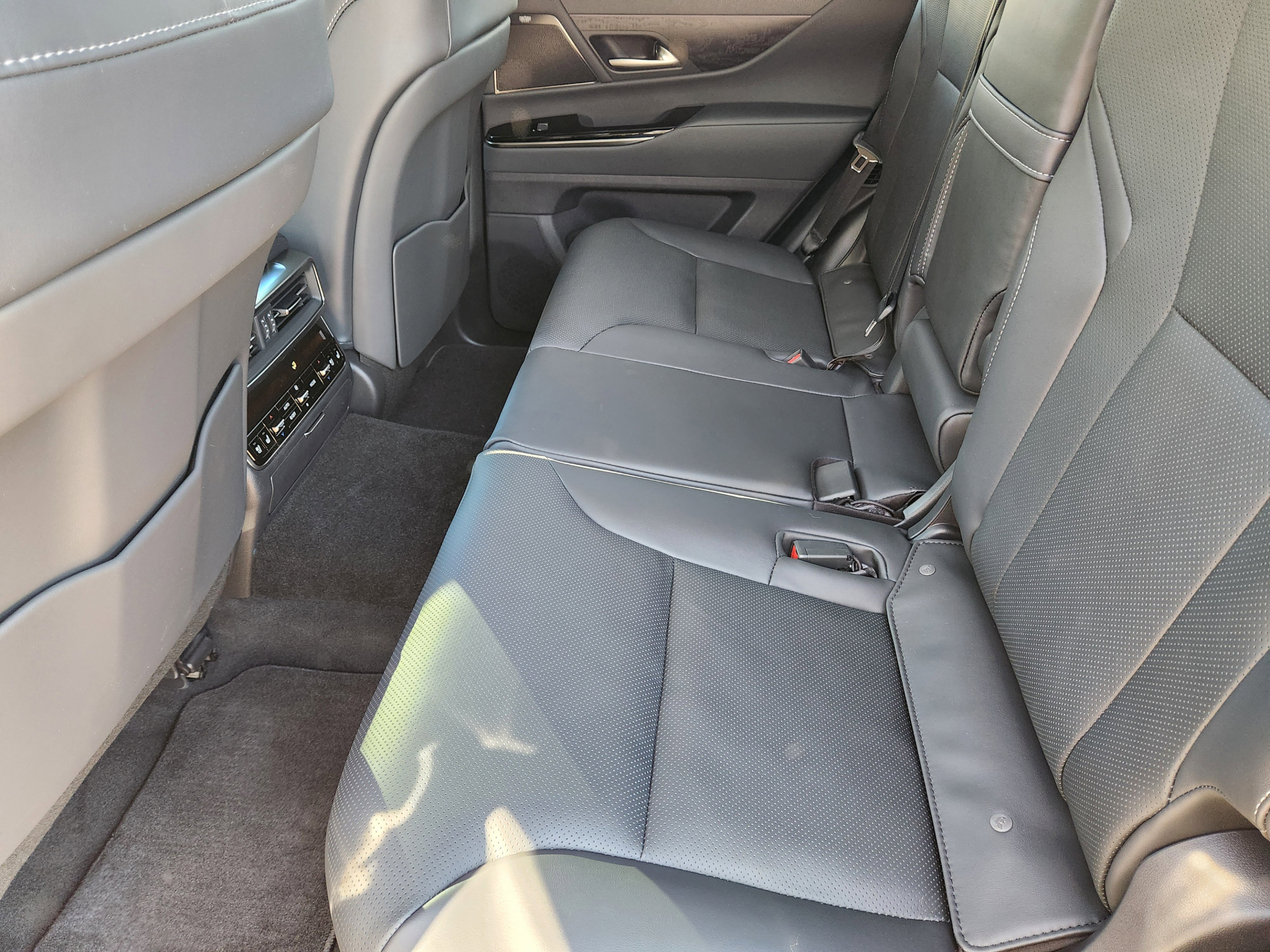 New 2026 Lexus LX 700h Luxury AWD/4WD image 17