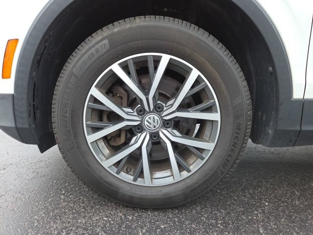 Used 2018 Volkswagen Tiguan SE AWD/4WD image 25