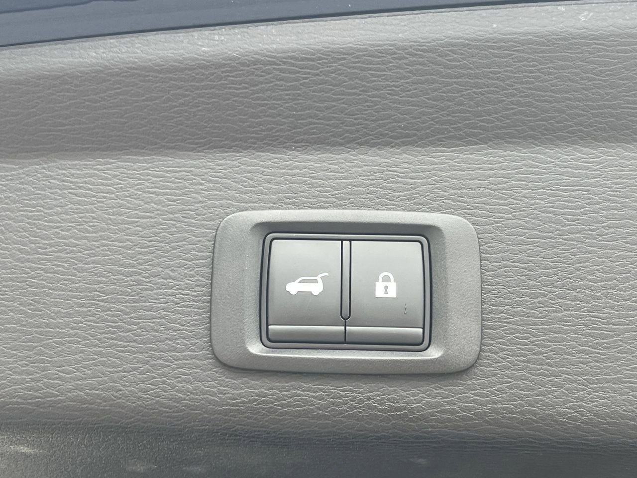 Used 2025 Mitsubishi Outlander SE FWD image 26