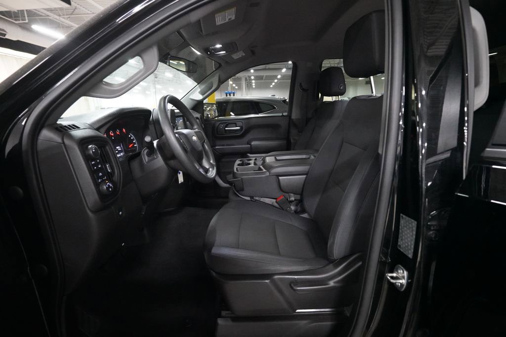 Used 2019 Chevrolet Silverado 1500 Custom w/ Custom Convenience Package AWD/4WD image 7