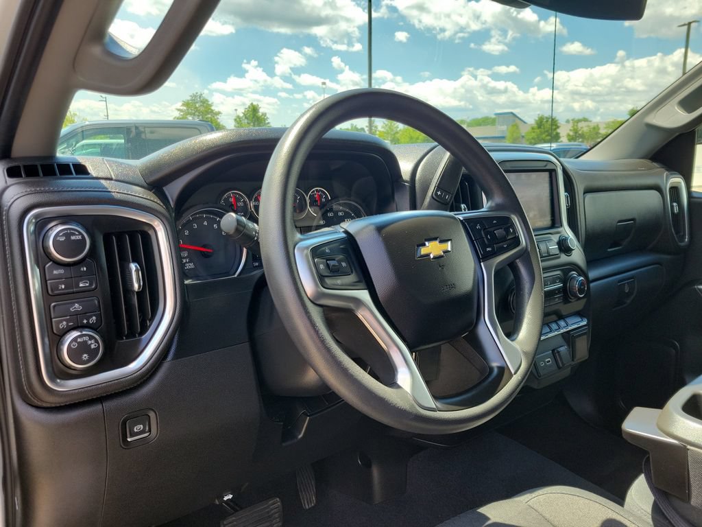 Used 2020 Chevrolet Silverado 1500 LT AWD/4WD image 18