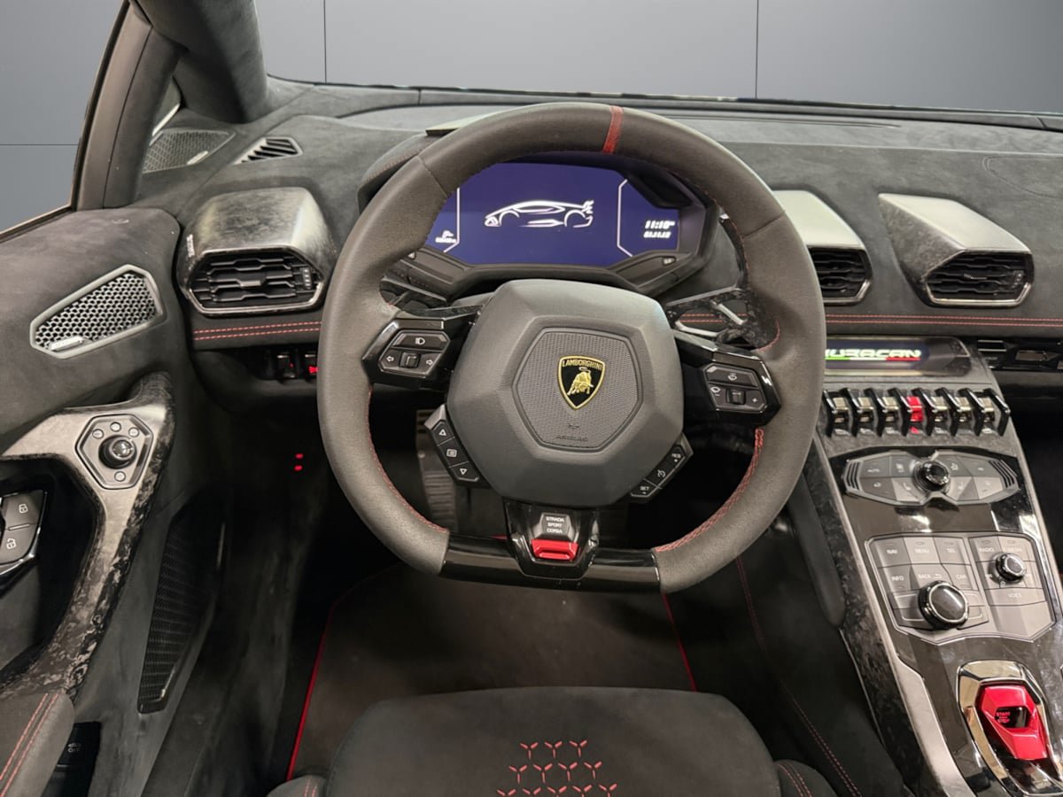 Used 2019 Lamborghini Huracan Performante AWD/4WD image 13
