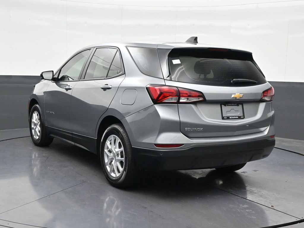 Used 2024 Chevrolet Equinox LS w/ Driver Confidence II Package FWD image 3