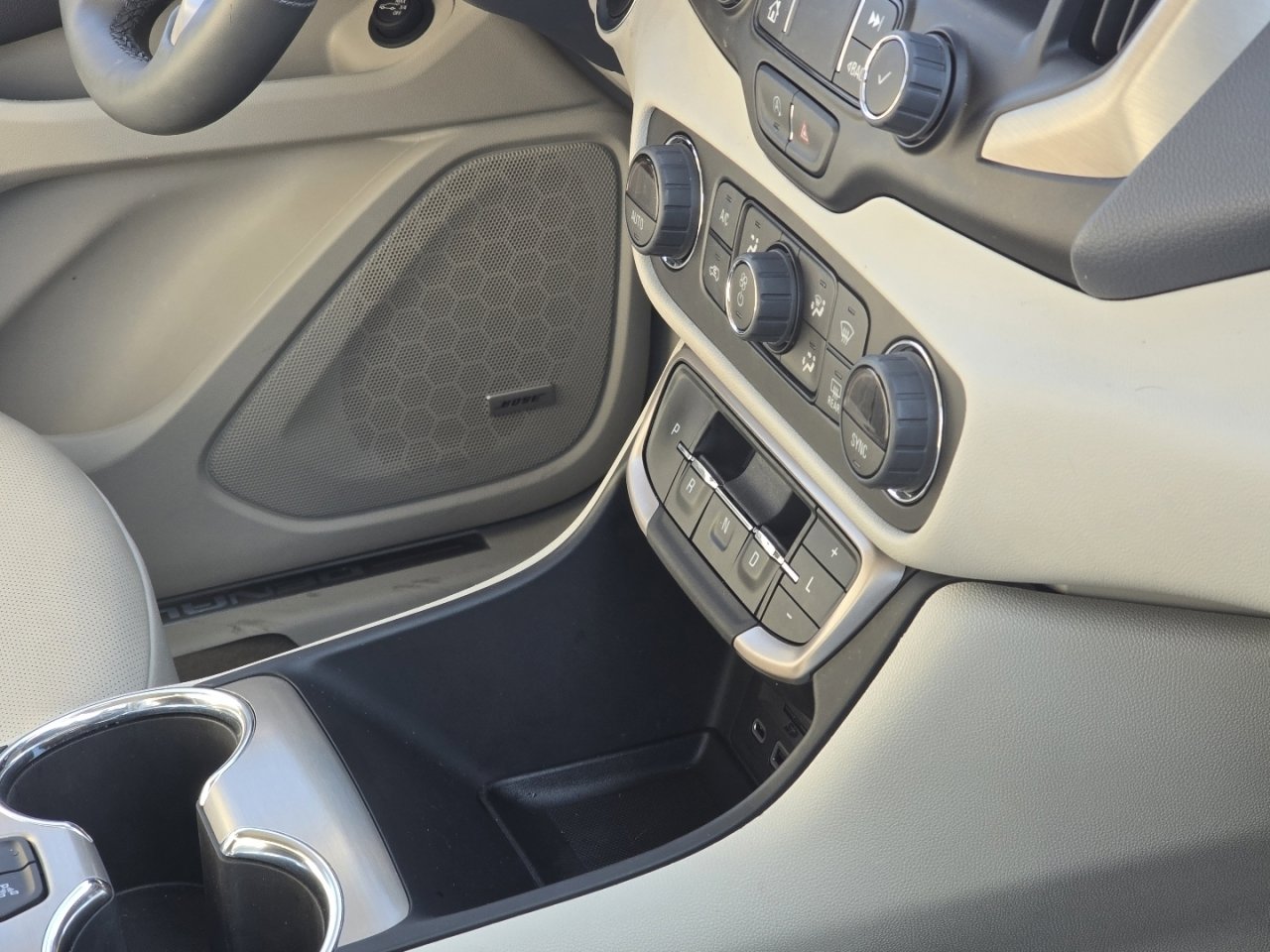 Used 2024 GMC Terrain Denali w/ Denali Premium Package image 15