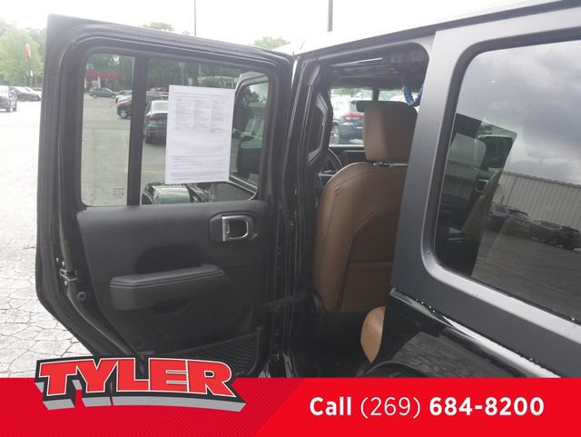 Used 2023 Jeep Wrangler Unlimited Sahara w/ Cold Weather Group AWD/4WD image 16