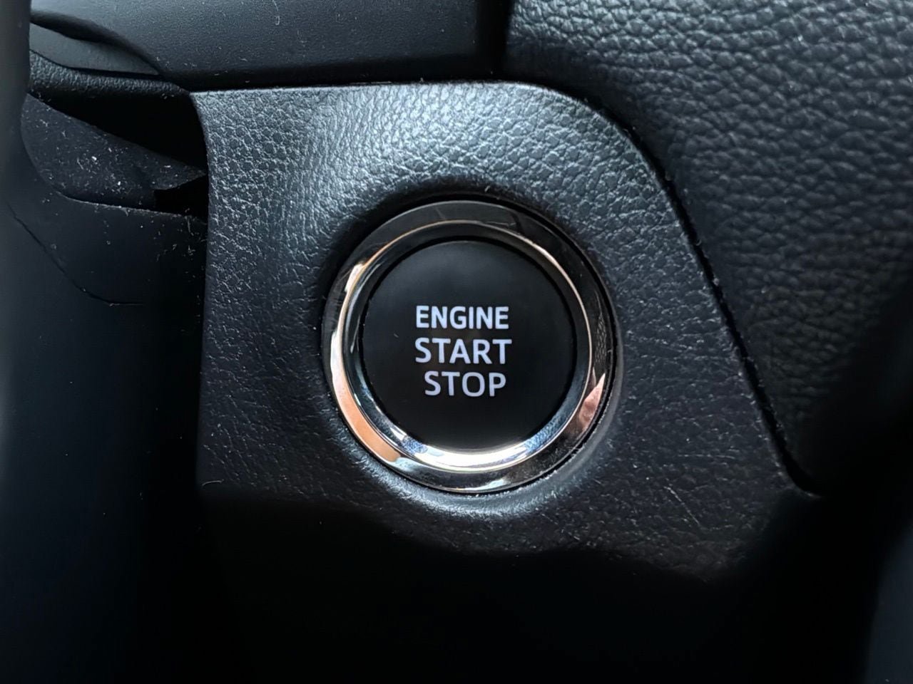 Used 2025 Toyota RAV4 XLE FWD image 29