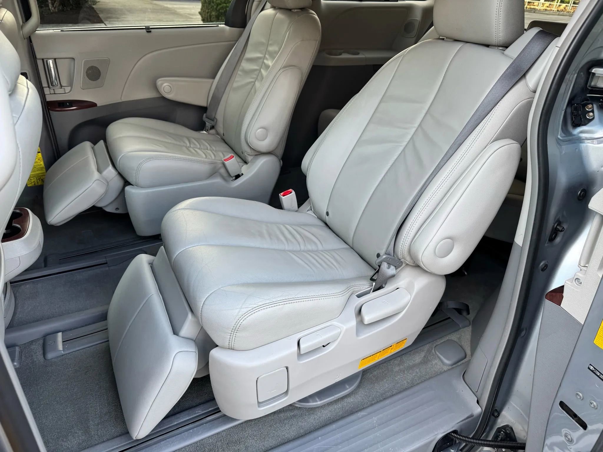 Used 2014 Toyota Sienna XLE w/ XLE Premium Package AWD/4WD image 20