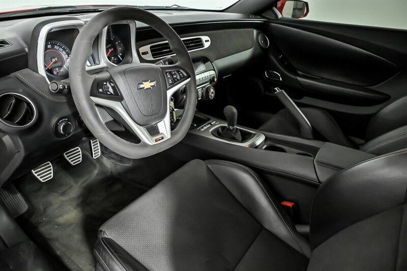 Used 2015 Chevrolet Camaro Z/28 RWD image 16