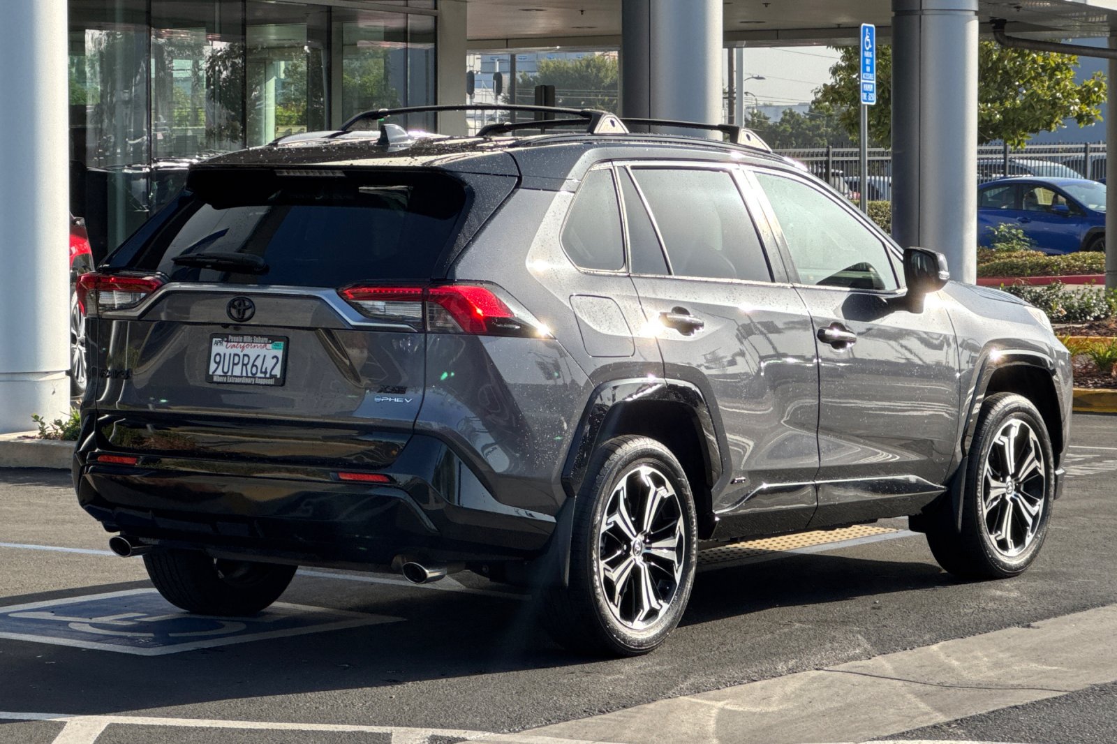 Used 2025 Toyota RAV4 XSE w/ Weather Package AWD/4WD image 4